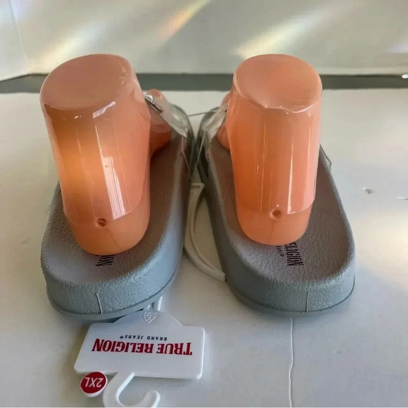 NWT TRUE RELIGION WOMEN'S FLIP FLOP
SANDALS, CLEAR TOP WITH CRYTAL LOGO - Picture 4 of 6